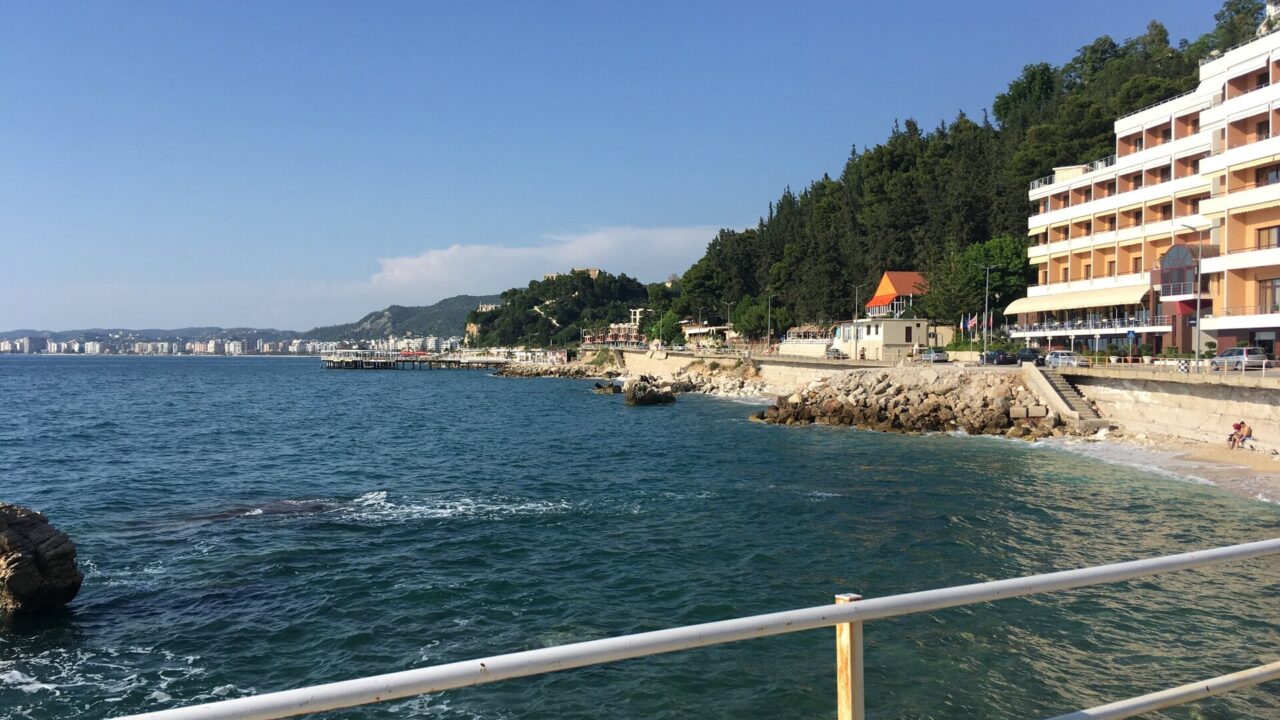 Новоселе