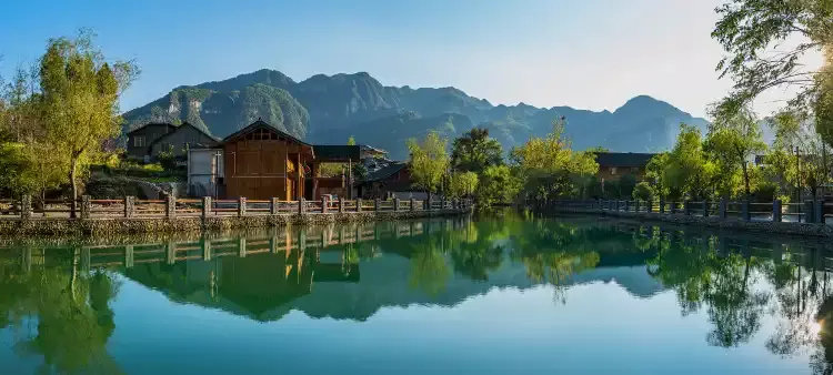THOUGHT: The user wants the Russian name for "Jiangkou". I need to transliterate "Jiangkou" into Cyrillic and ensure I output only the city name.